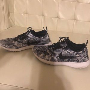 Women’s Nike Tennis Shoes